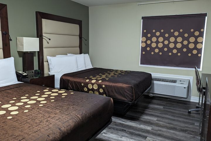 1 Queen Bed (9 of 11)