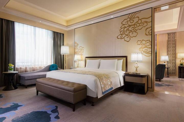 Room 10 of 42