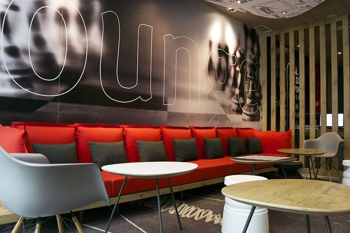 Entrance & Lobby