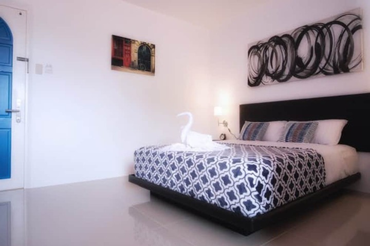 Room 8 of 50