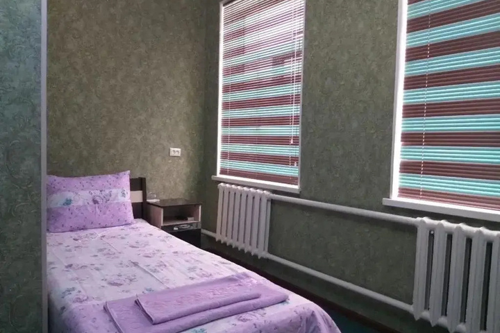 Room 5 of 12
