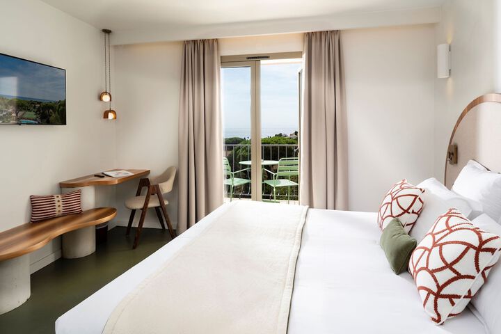Room 2 of 35