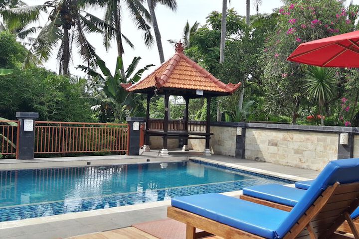 Pool 33 of 77