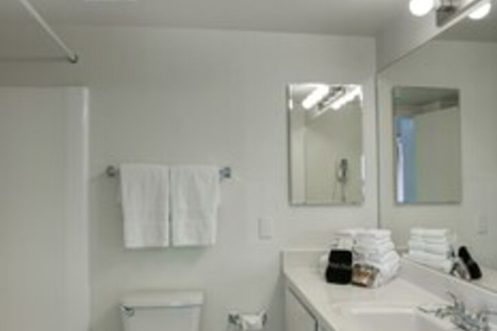 Room 6 of 25