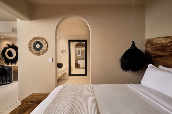 Room 3 of 110