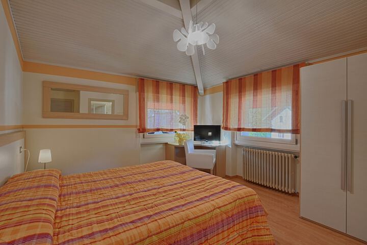 Room 6 of 47