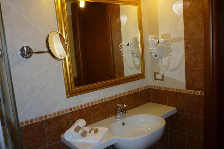 Room 8 of 17