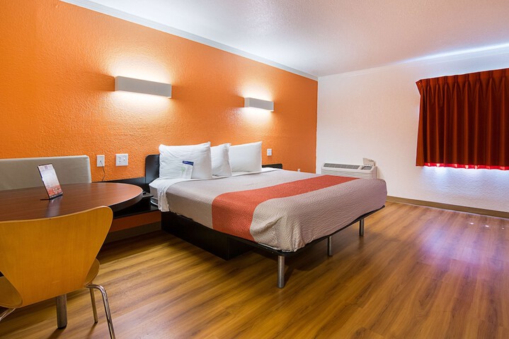 Room 13 of 29