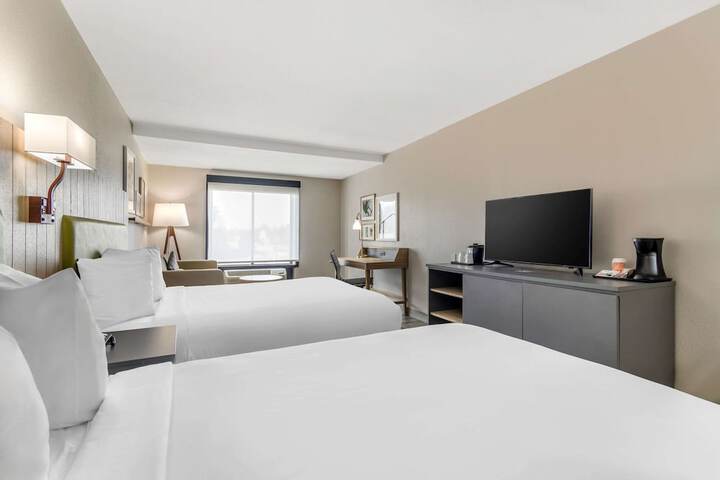 2 Queen Beds (7 of 11)