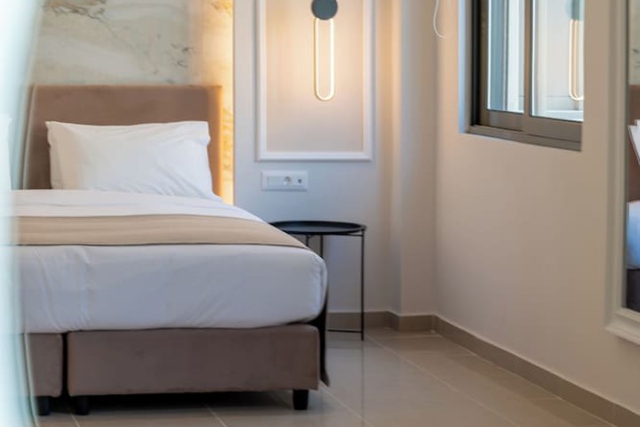 Room 32 of 187