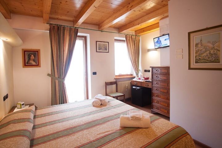 Room 3 of 35