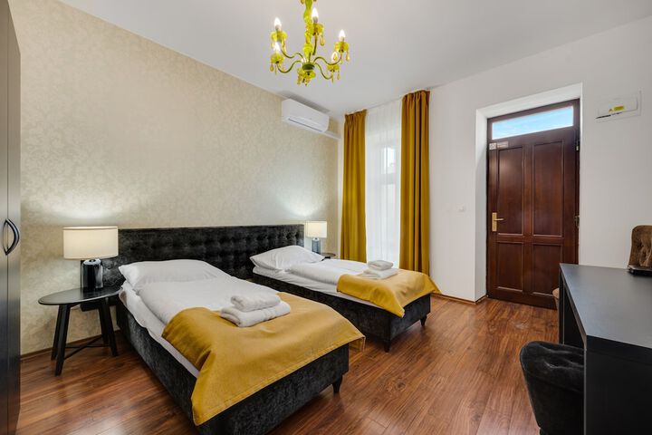 Room 5 of 48
