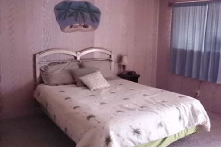 Room 9 of 12