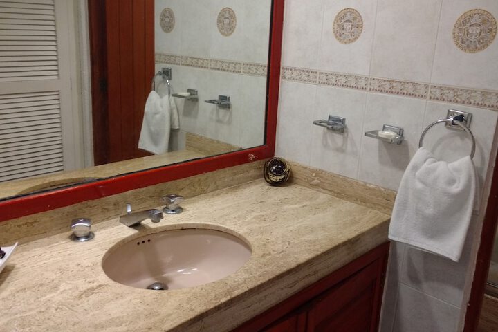 Room 12 of 28