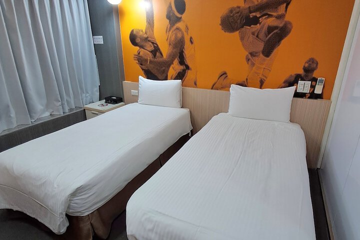 Room 25 of 32