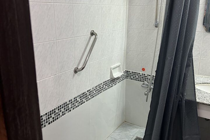 Room 27 of 41