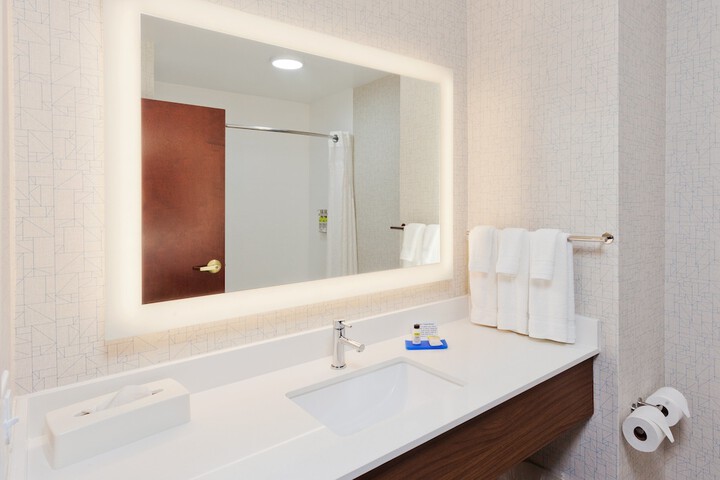 Suite Mobility Accessible Tub (5 of 17)