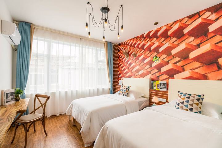 Room 12 of 41