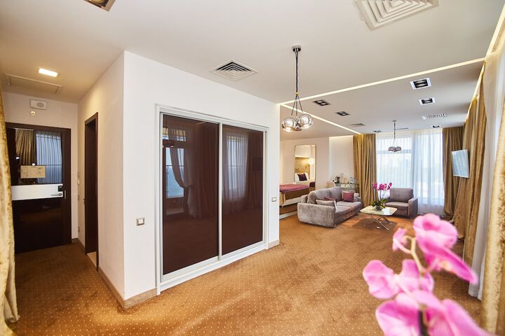 Room 28 of 105