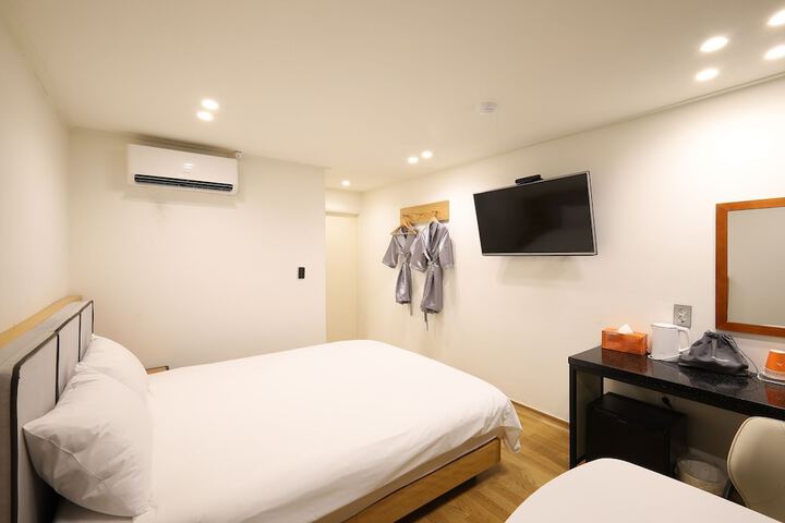 Room 14 of 75