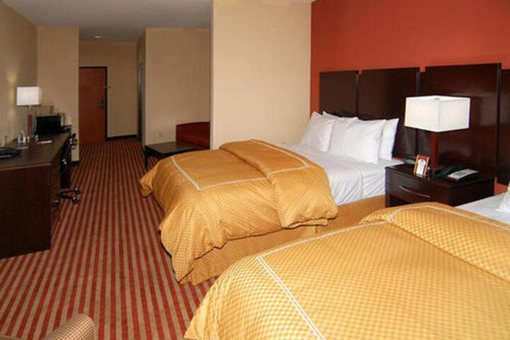 Standard Room, King or Two Doubles (2 of 5)