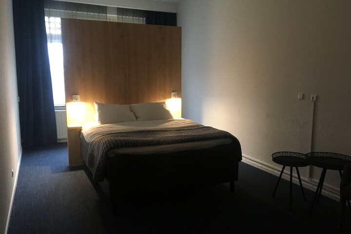 Room 4 of 51