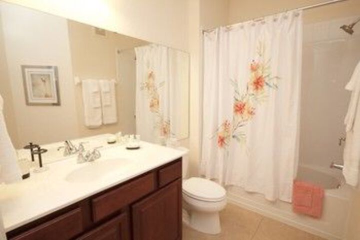 Room 8 of 32