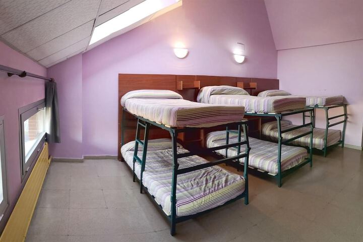 Room 7 of 32