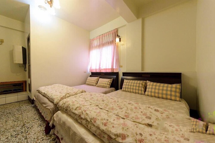Room 12 of 19