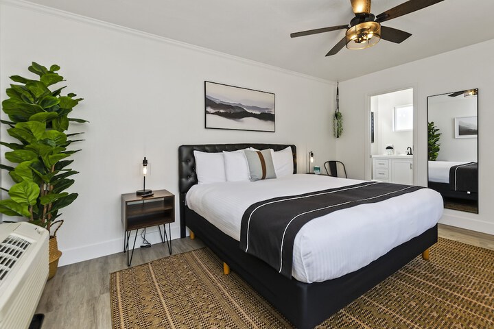 Classic King Bed (57 of 68)
