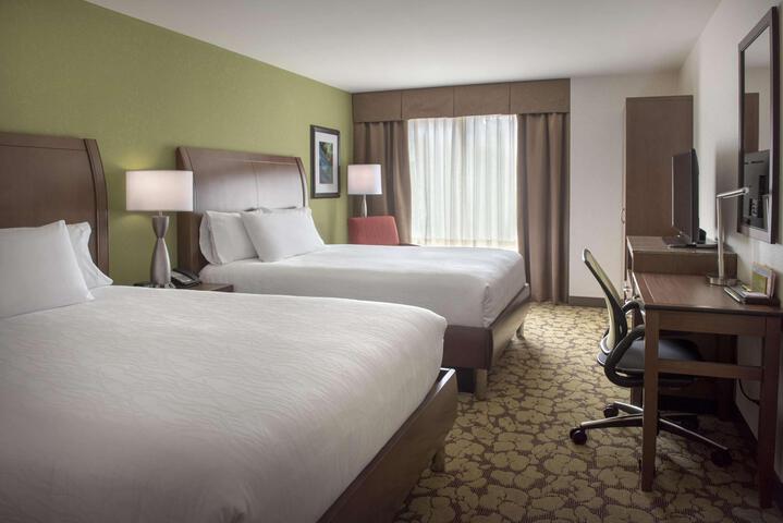 2 Queen Beds (7 of 7)