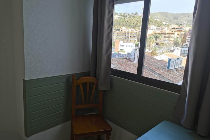 Room 21 of 32