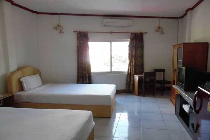 Room 12 of 37