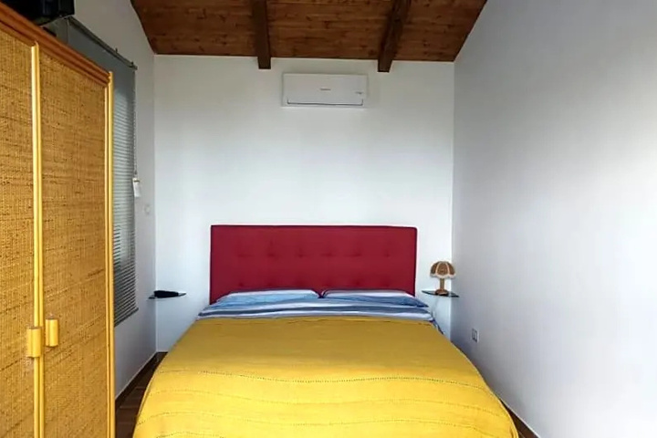 Room 4 of 17