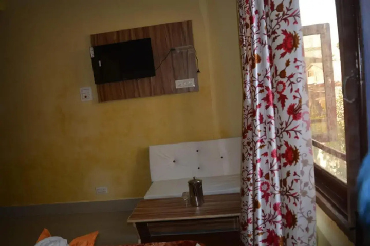 Room 4 of 17