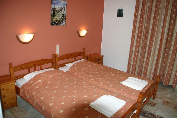 Room 9 of 10