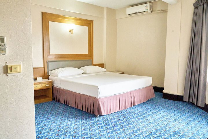 Room 16 of 39