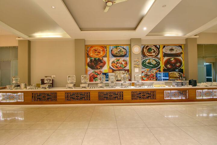 Dining 56 of 65