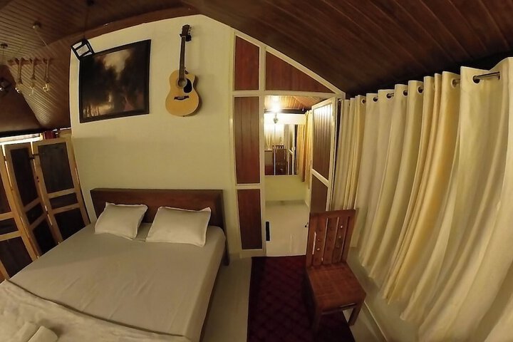 Room 3 of 33