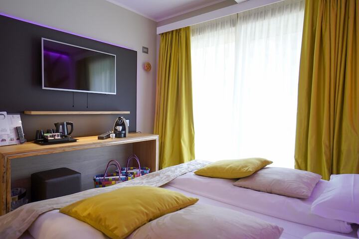 Room 17 of 93