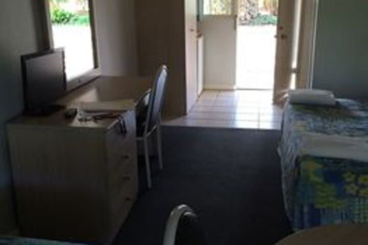 Room 5 of 11