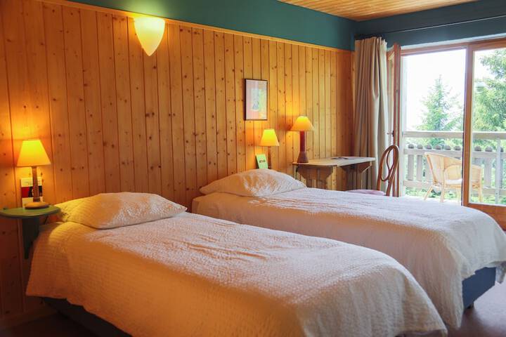 Room 12 of 28