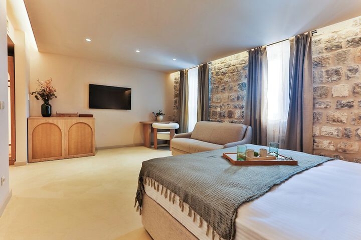 Room 14 of 75