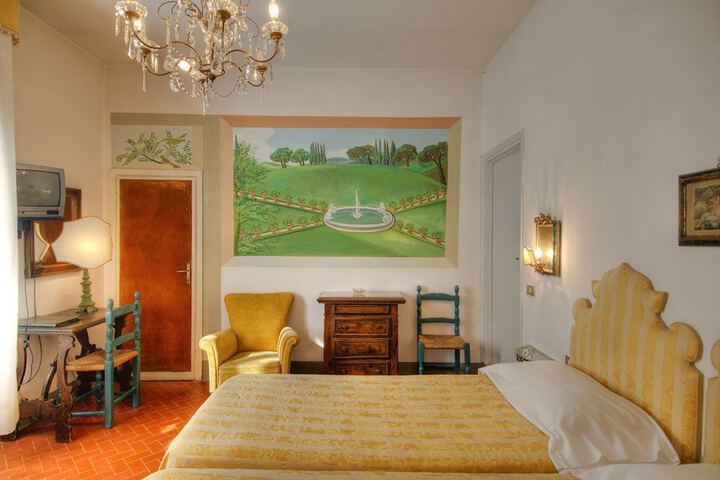 Room 6 of 18