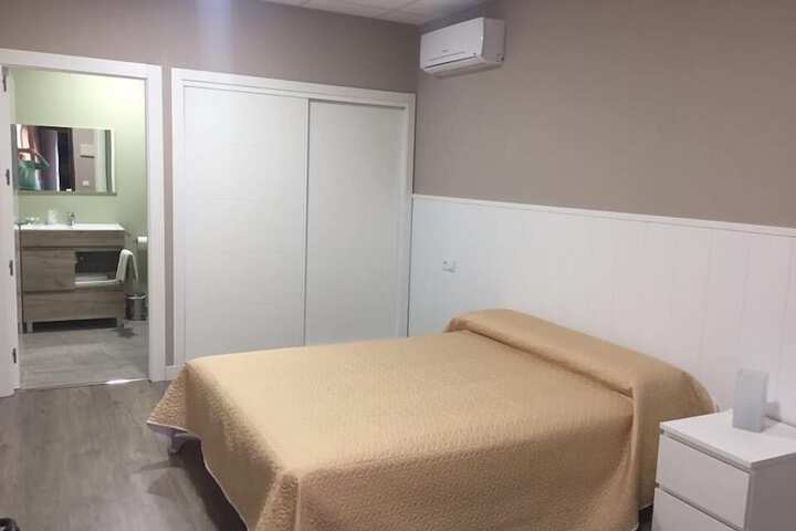 Room 6 of 10