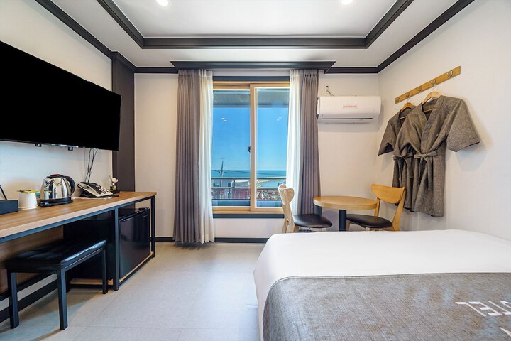 Room 15 of 27