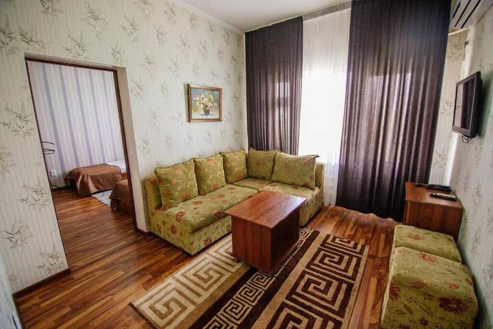 Room 8 of 40