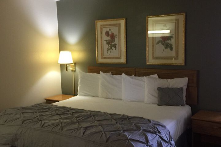 1 King Bed (8 of 11)