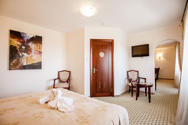 Room 11 of 84