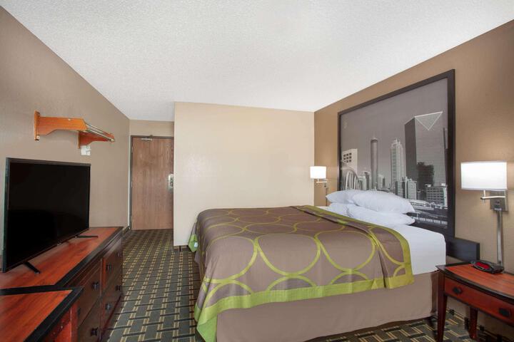 1 King Bed (5 of 11)